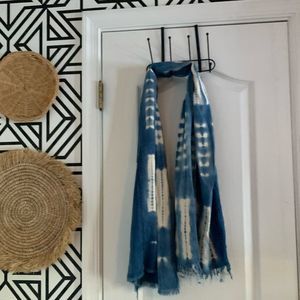 Fabric from Mali could use as a scarf